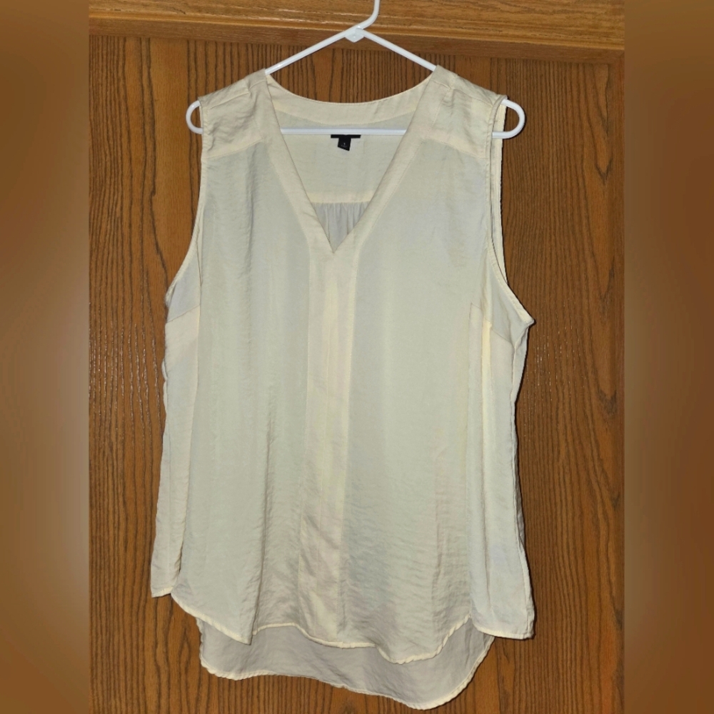 Torrid White Sleeveless Blouse V-Neck Relaxed Fit